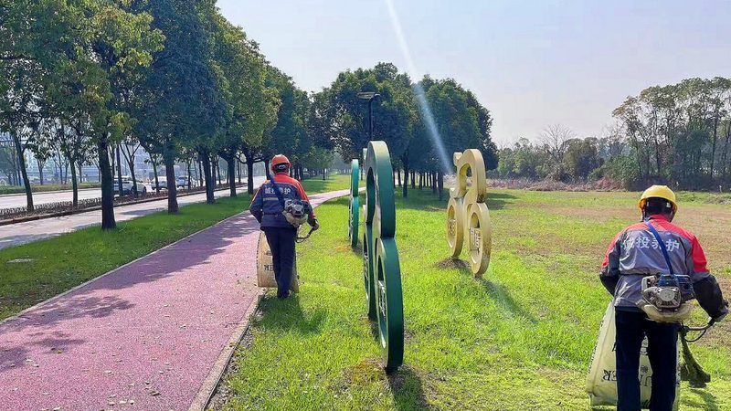 成都运动场草坪养护设备报价